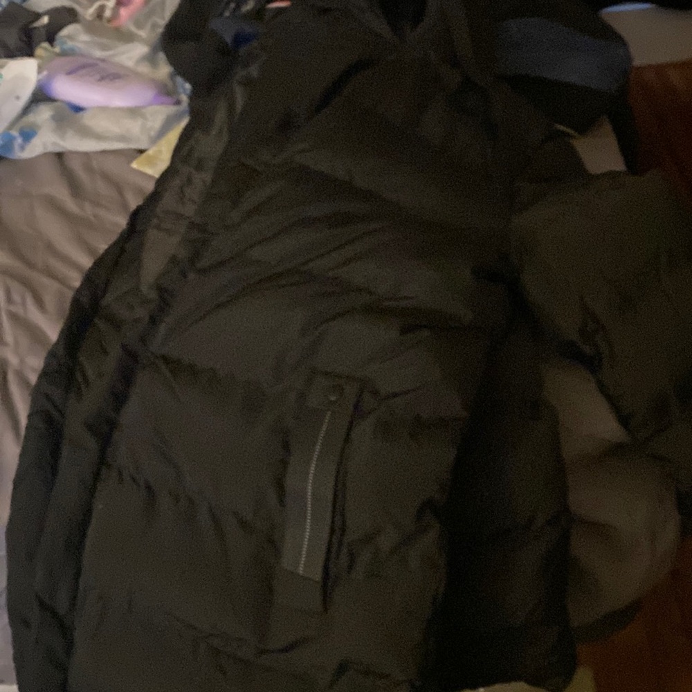 Black comfortable coat for the winter it’s light and warm